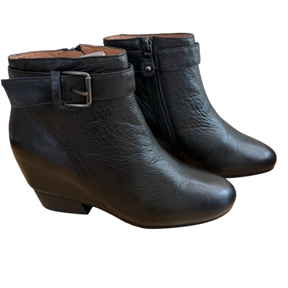 Kenneth Cole - Gentle Souls Black Ankle Booties Size 7.5 - Picture 1 of 8
